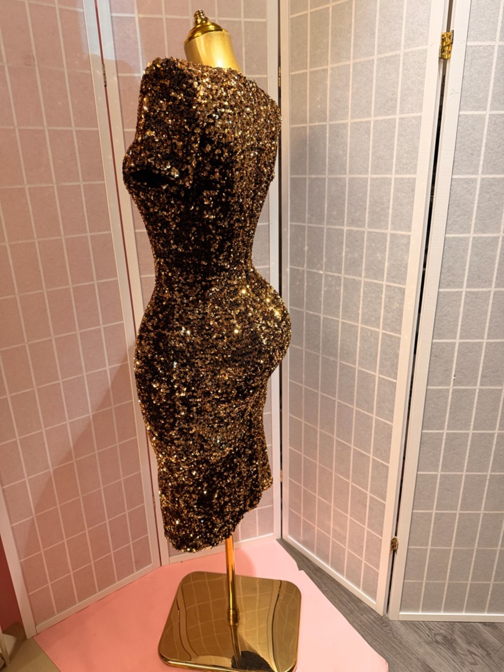Shine ✨ Like A Star Helsi Gold Sequin Short Sleeve Dress - Picture 7 of 12